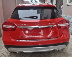 Mercedes-Benz GLA 250 2015 Red