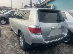 Toyota Highlander Limited 3.5l 4WD 2013 Silver