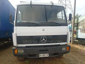 Truck Mercedes Container