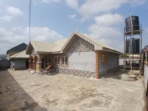 5bdrm Bungalow in Soka, Ibadan for sale