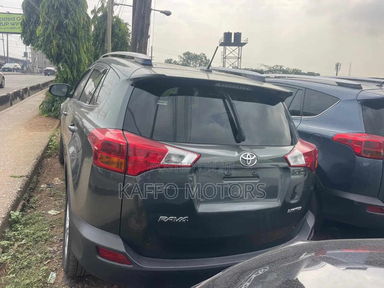 Toyota RAV4 Limited 4dr SUV (2.5L 4cyl 6A) 2014 Gray