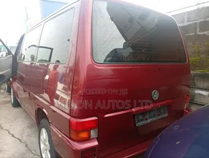 Volkswagen Transporter 2000 Red