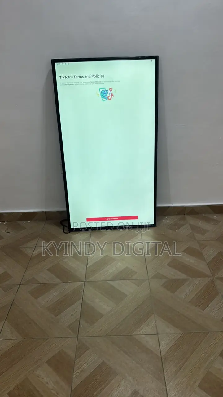 55 Inches Wall Mounted Interactive Touchscreen