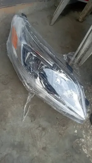 Headlamp Set for Toyota Avalon 2015 Model New