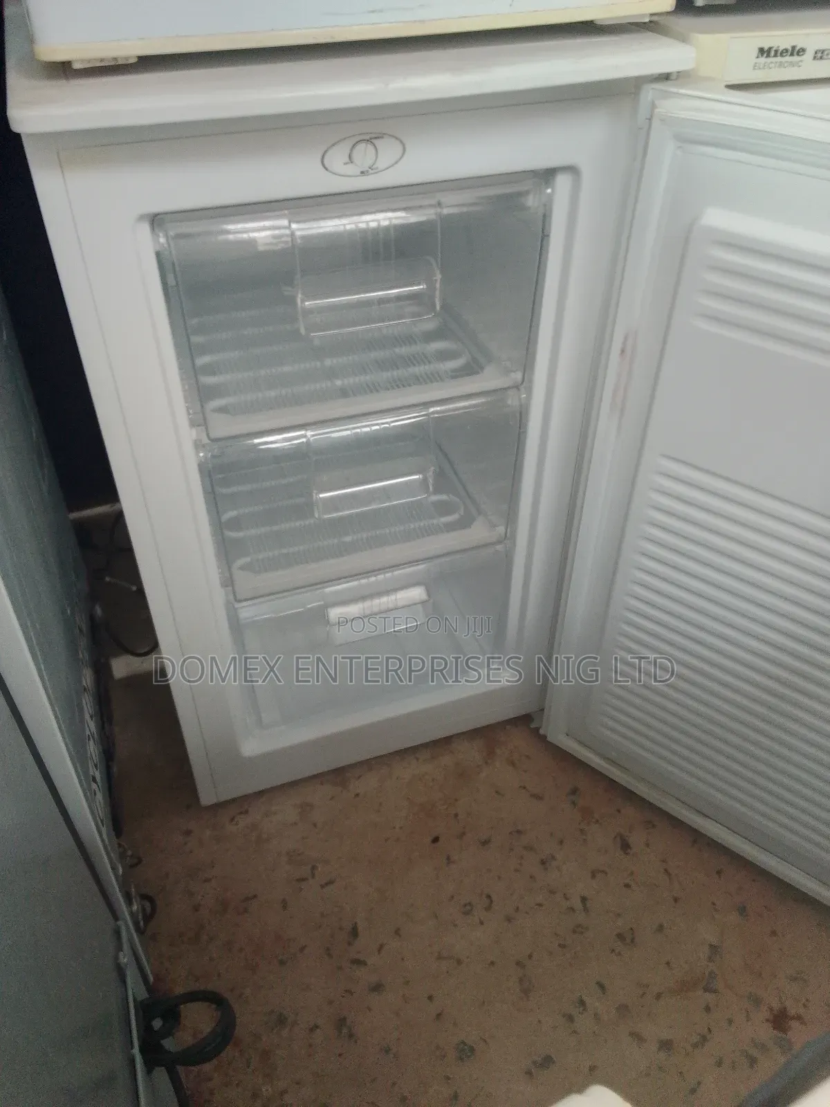 Table Top Freezer for Block