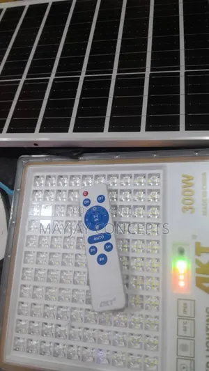 Akt 300watts Led Solar Floodlight With High Quality Solar Cells