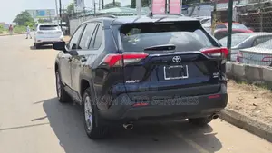 Toyota RAV4 XLE AWD 2024 Blue