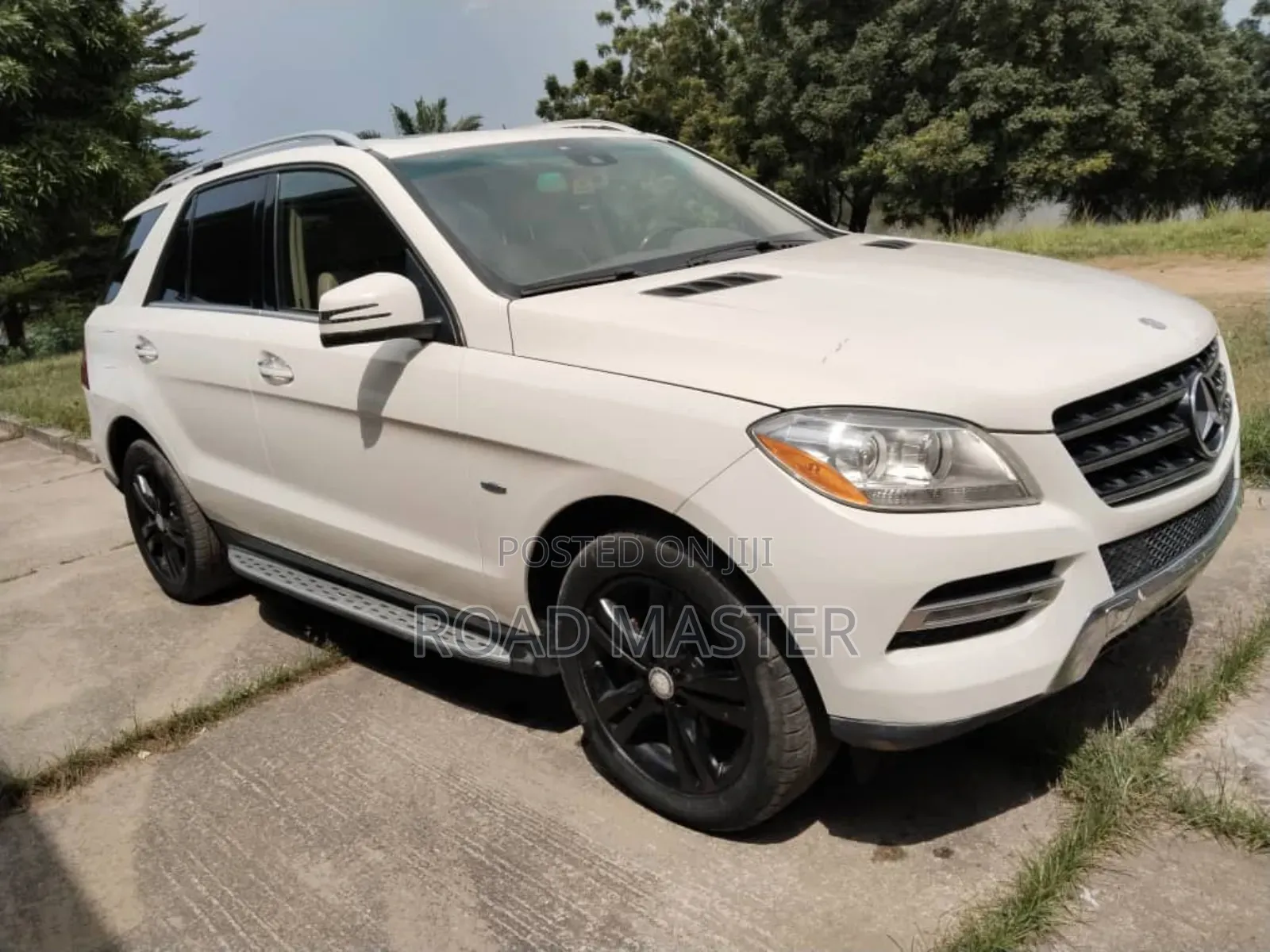 Mercedes-Benz M Class 2013 Off white