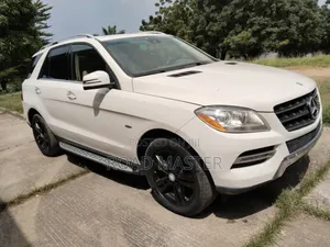 Mercedes-Benz M Class 2013 Off white