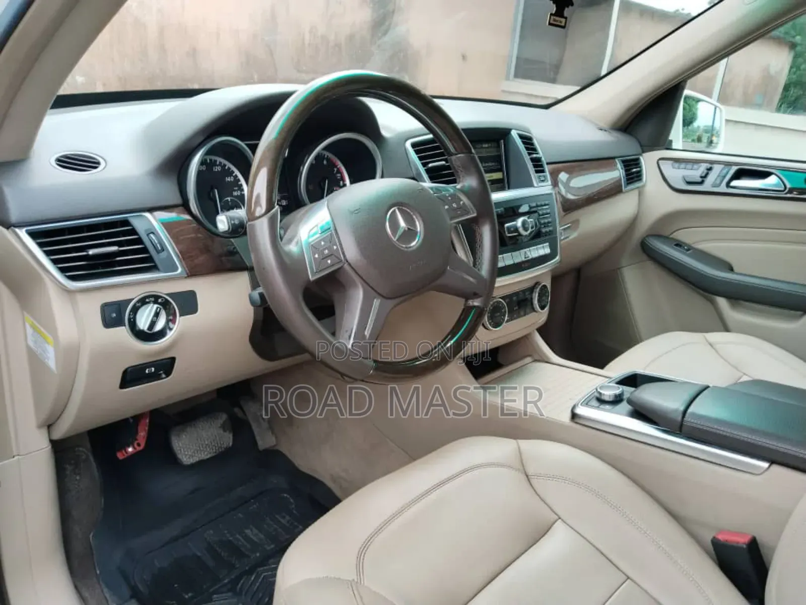 Mercedes-Benz M Class 2013 Off white