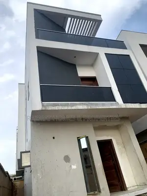 5bdrm Duplex in Medina for sale