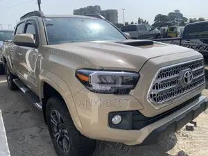 Toyota Tacoma 2017 Gold
