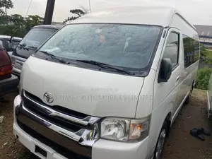 Toyota HiAce 2018 White