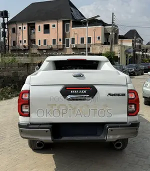 Toyota Hilux 2024 White