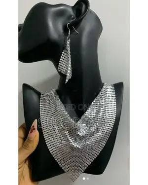 Fashionable Necklace and Earrings for Women