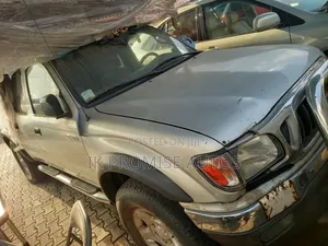Toyota Tacoma 2000 Silver