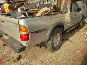 Toyota Tacoma 2000 Silver