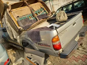 Toyota Tacoma 2000 Silver