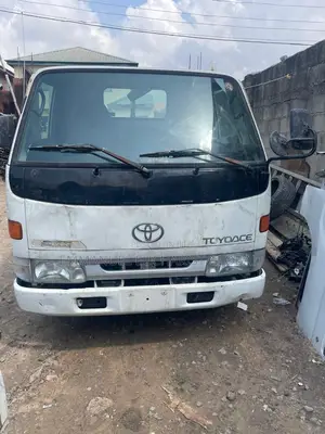 Toyota HiAce 1997 White