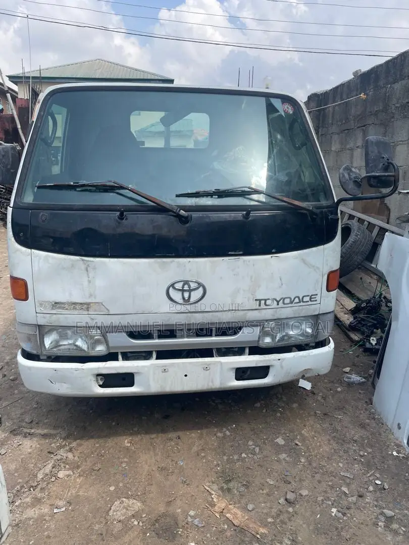 Toyota HiAce 1997 White