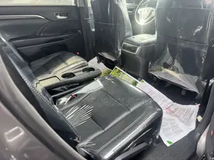 Toyota Highlander Limited 4dr SUV AWD (3.5L 6cyl 6A) 2015 Gray