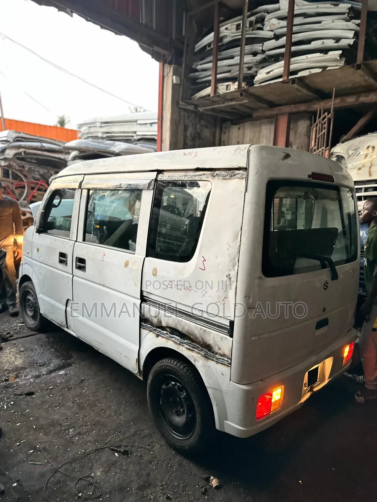 Suzuki APV Minibus 2010 White