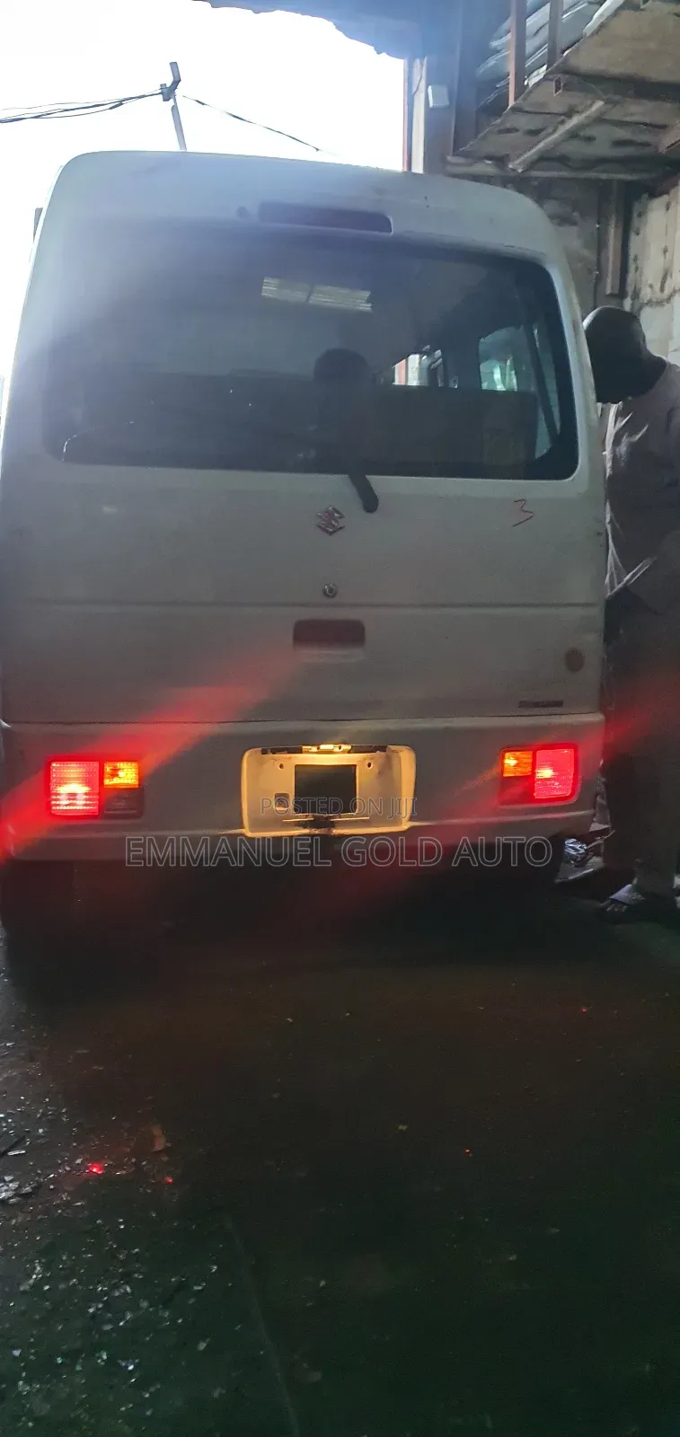 Suzuki APV Minibus 2010 White
