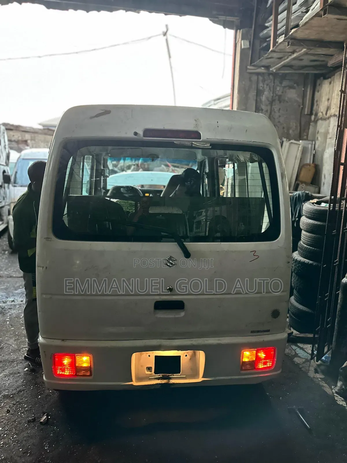 Suzuki APV Minibus 2010 White