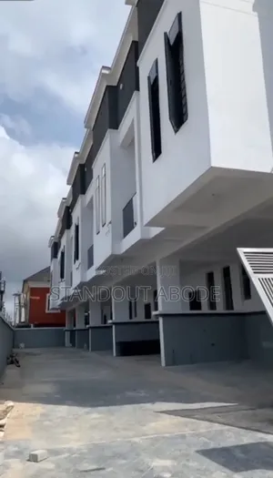 3bdrm Duplex in Creek Court, Ikota for sale