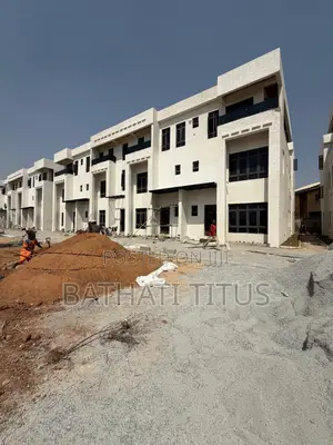 4bdrm Duplex in Idu Industrial for sale