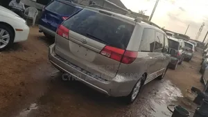 Toyota Corolla 1.4 D Automatic 2004 Gold