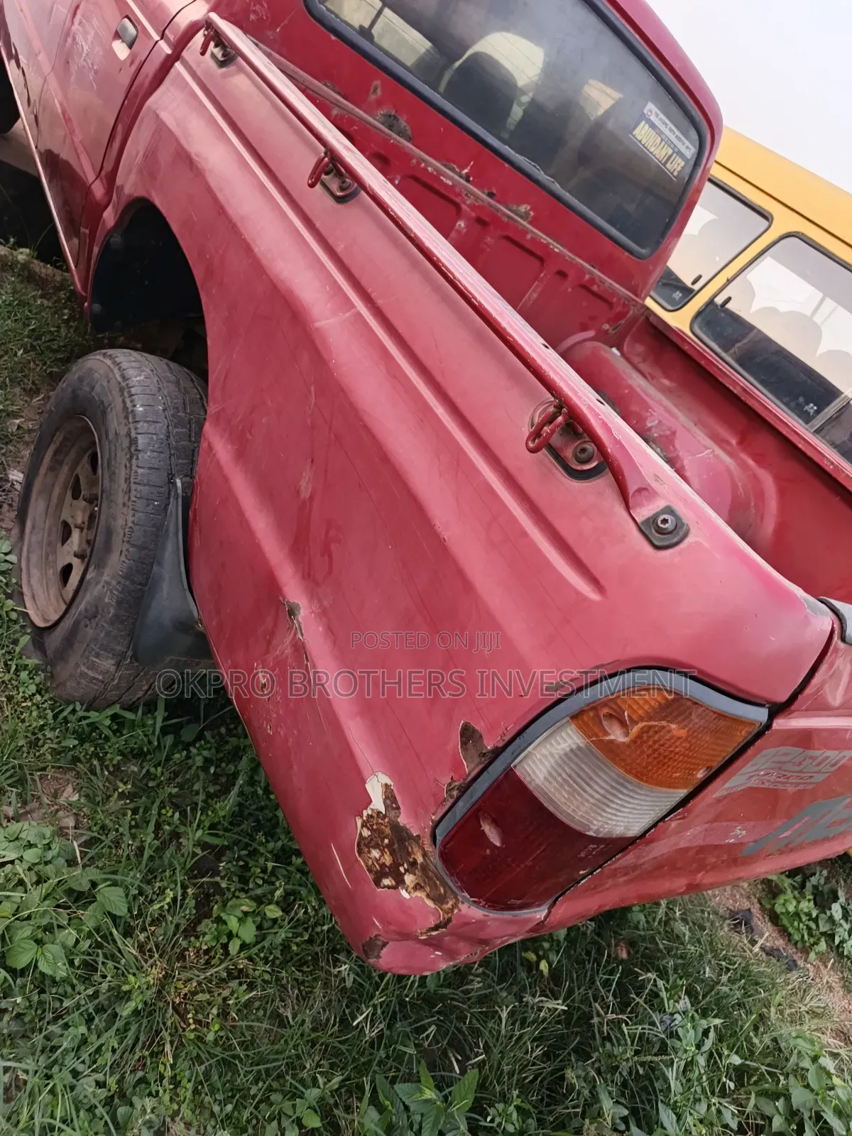 Mazda B-series 1999 Red