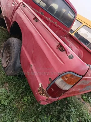 Mazda B-series 1999 Red