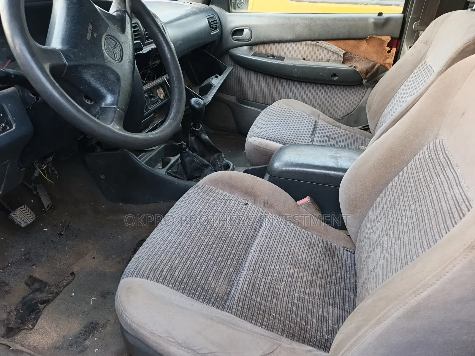 Mazda B-series 1999 Red