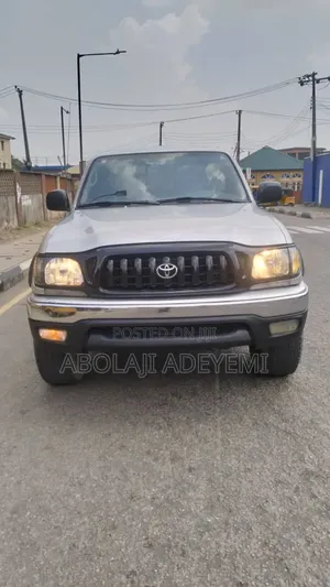 Toyota Tacoma Base V6 4x4 Double-Cab 121.9 in. WB 2002 Silver