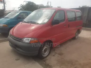 Toyota HiAce 2005 Red