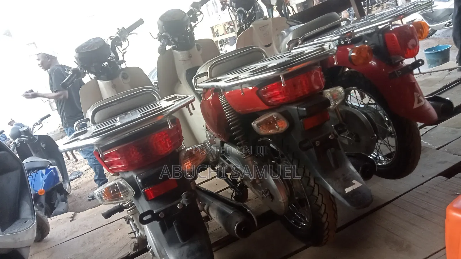 Honda CB 2023 Red