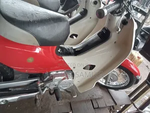 Honda CB 2023 Red
