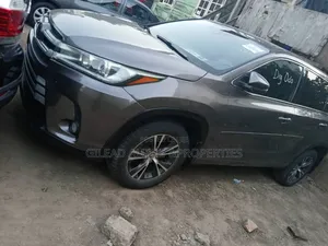 Toyota Highlander LE 4x2 (2.7L 4cyl 6A) 2018 Gray