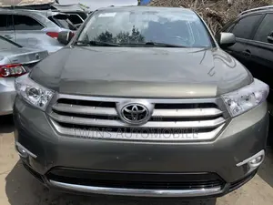 Toyota Highlander Limited 3.5l 4WD 2013 Green