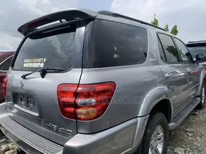Toyota Sequoia Limited 4dr SUV 4WD (4.7L 8cyl 5A) 2005 Silver