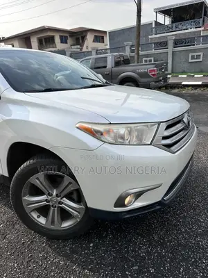 Toyota Highlander Limited 2011 White