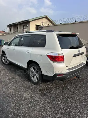 Toyota Highlander Limited 2011 White