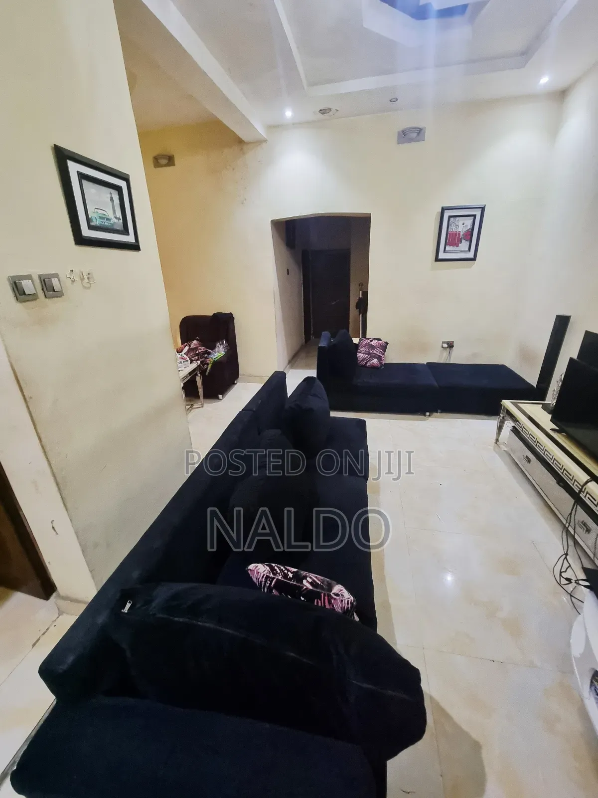 L-Shaped Comfortable Modern Sofa (Black)