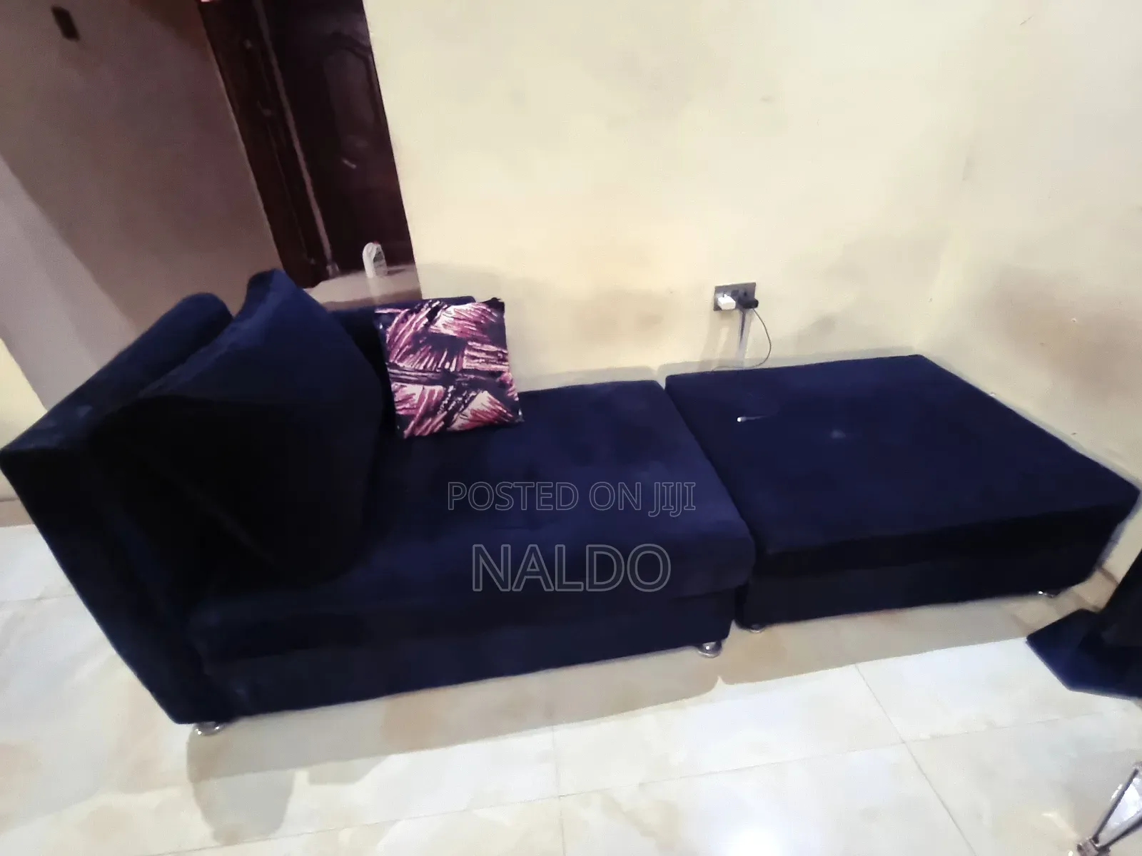 L-Shaped Comfortable Modern Sofa (Black)
