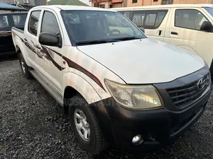 Toyota Hilux SR5 4x4 2015 White