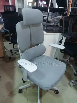 Matrix Swivel Chair With Headrest
