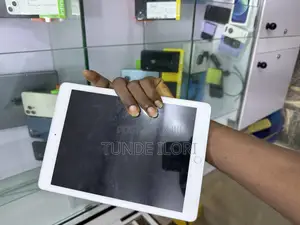 Apple iPad 9.7 128 GB Silver