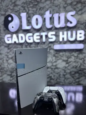 Used Ps5 With 2 Pads Fifa