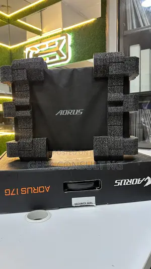Laptop Gigabyte AORUS 17G 32GB Intel Core i7 SSD 512GB